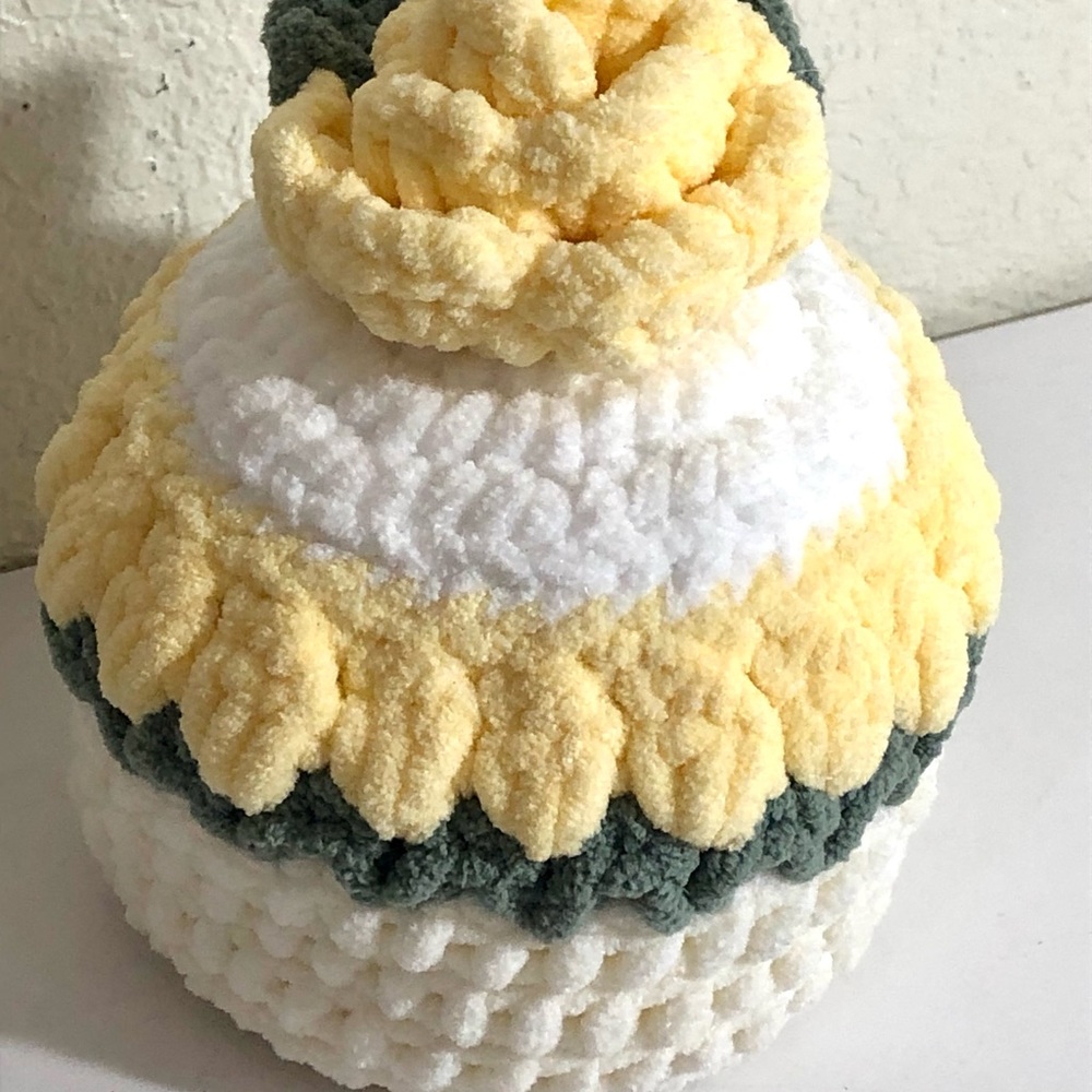 Hand Crochet Personal Size Cake with Yellow Rose